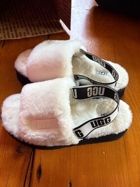 Ugg slippers brand new size 8
